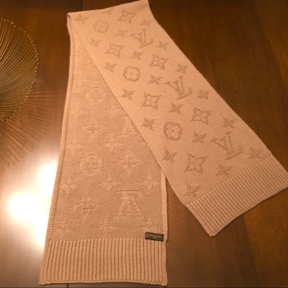 ✨SOLD✨Louis Vuitton Cashmere Scarf - Picture 2 of 7